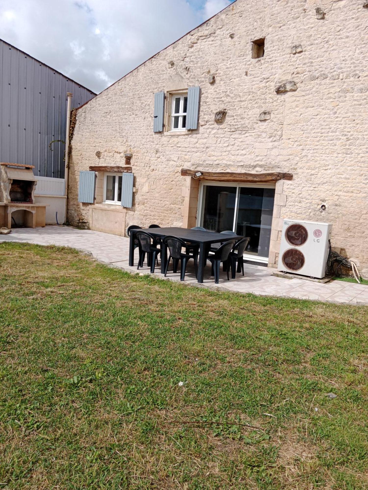 La Grange Pyratelle Villa Puyravault  Buitenkant foto