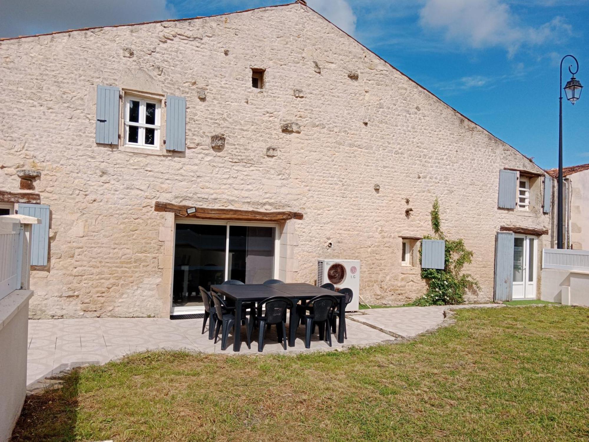 La Grange Pyratelle Villa Puyravault  Buitenkant foto